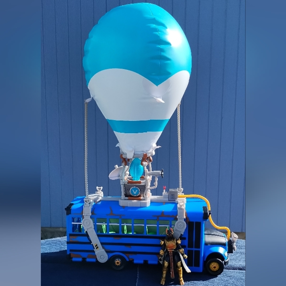 Fortnite Battle Bus Deluxe Vehicle Pack Jazwares Epic Inflatable Lights Sounds